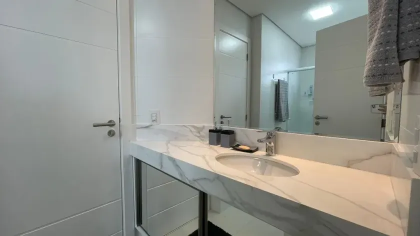 Apartamento mobiliado com 2 suítes, 2 demi-suítes e 3 vagas de garagem em Balneário Camboriú — foto 17