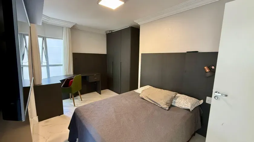 Apartamento duplex a 40m da Atlântica com 1 suíte, 2 demi-suítes e 4 vagas em Balneário Camboriú — foto 3
