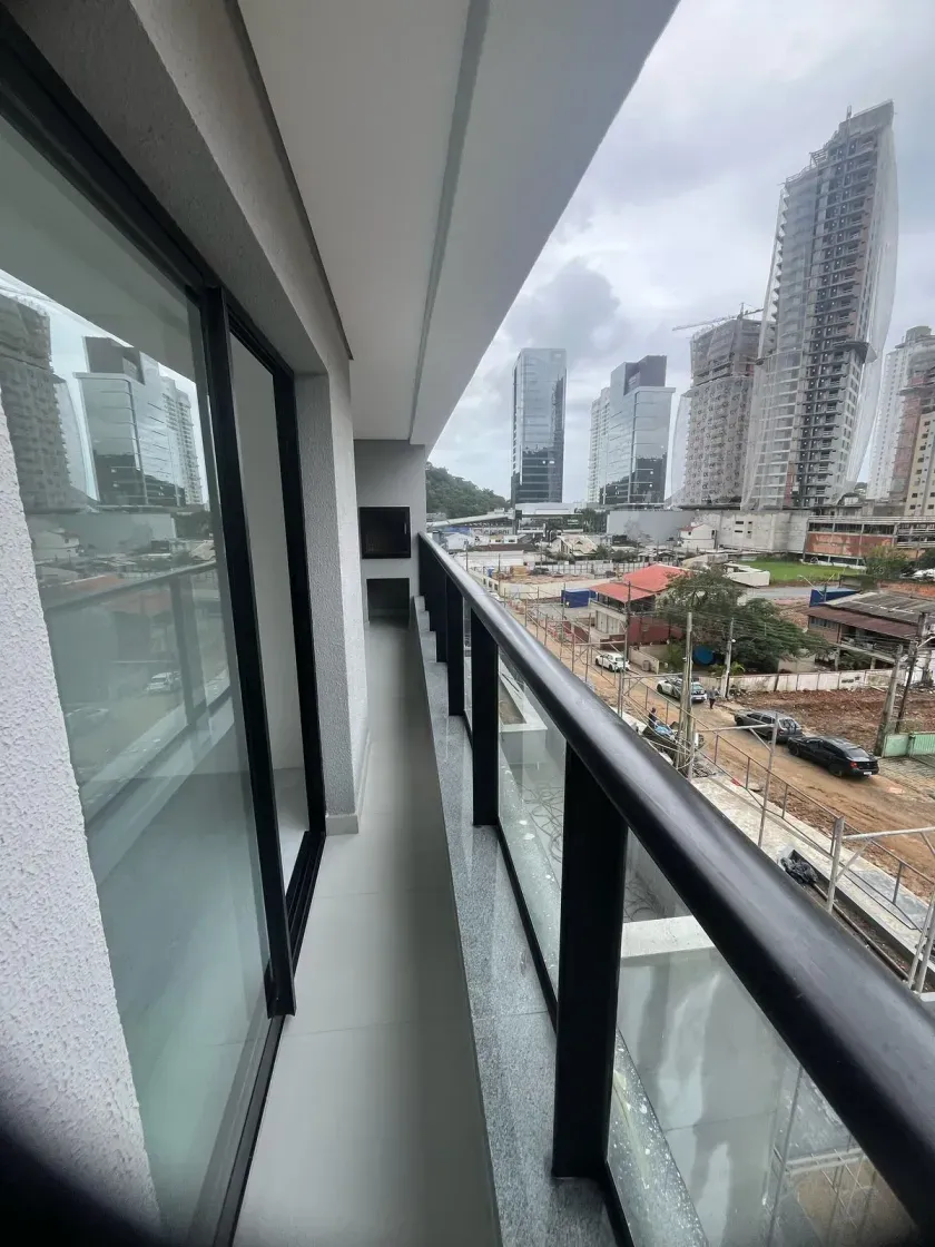 Apartamento com 3 dormitórios sendo 1 suíte + 2 demi e 2 vagas de garagem na Praia Brava em Itajaí — foto 2