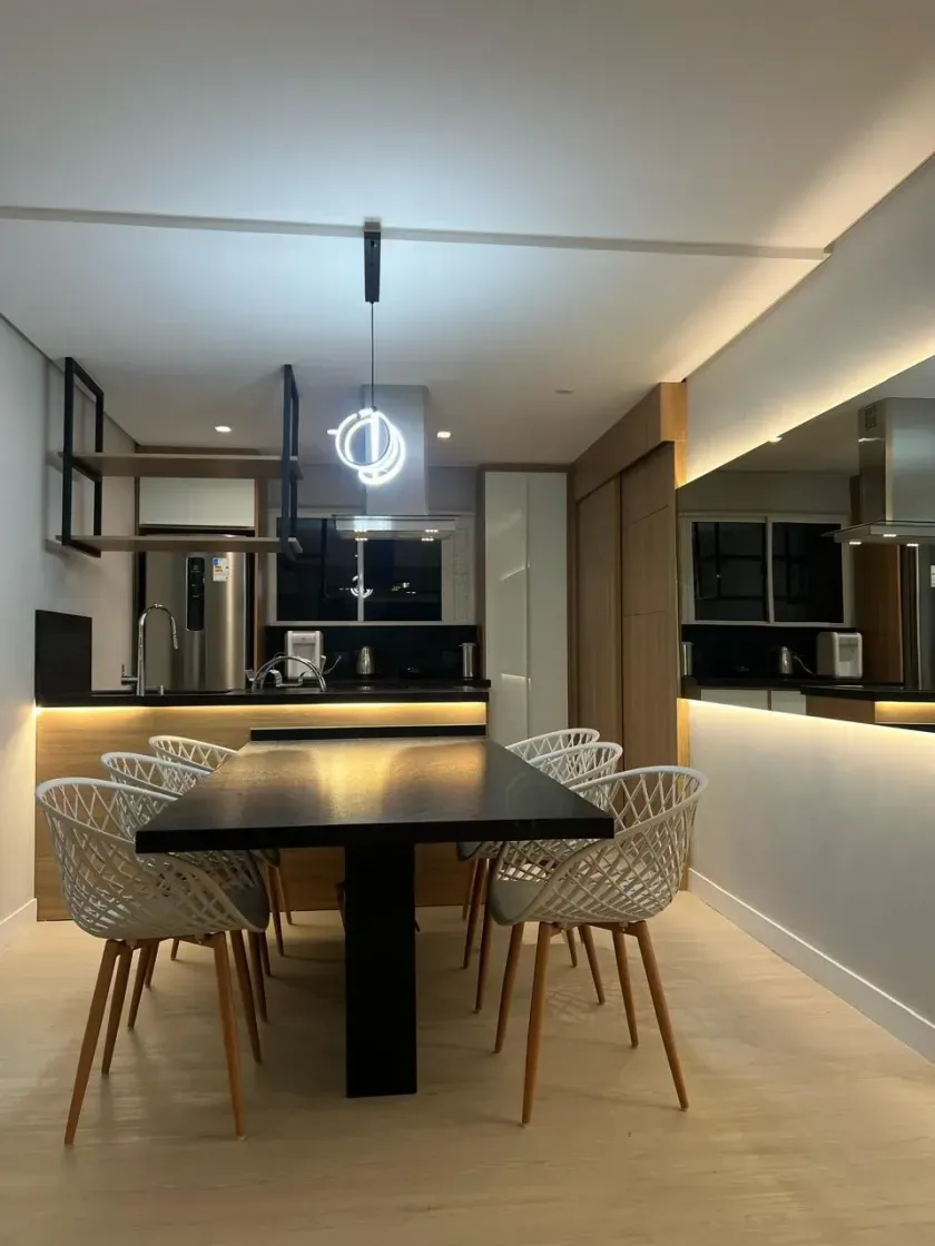 Apartamento mobiliado com 2 dormitórios sendo 1 suíte e 2 vagas de garagem em Balneário Camboriú — foto 4
