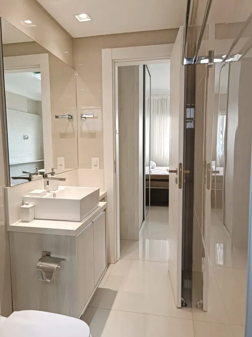 Apartamento frente mar com 3 dormitórios sendo 2 suítes 1 vaga de garagem em Balneário Camboriu/SC — foto 11