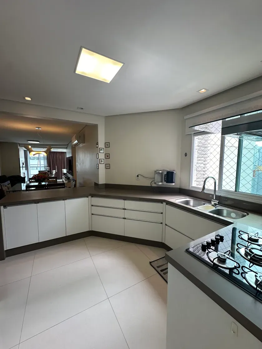 Apartamento alto padrão com 3 suítes e 4 vagas de garagem em - Balneário Camboriú/SC — foto 7