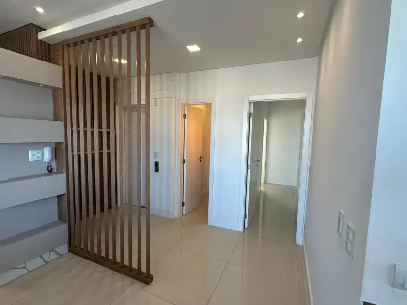 Apartamento com 3 Suítes e 2 Vagas em Balneário Camboriú — foto 14