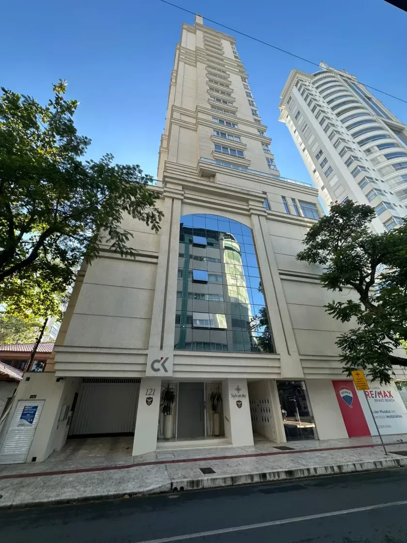 Apartamento com 3 Suítes e 2 Vagas em Balneário Camboriú — foto 16