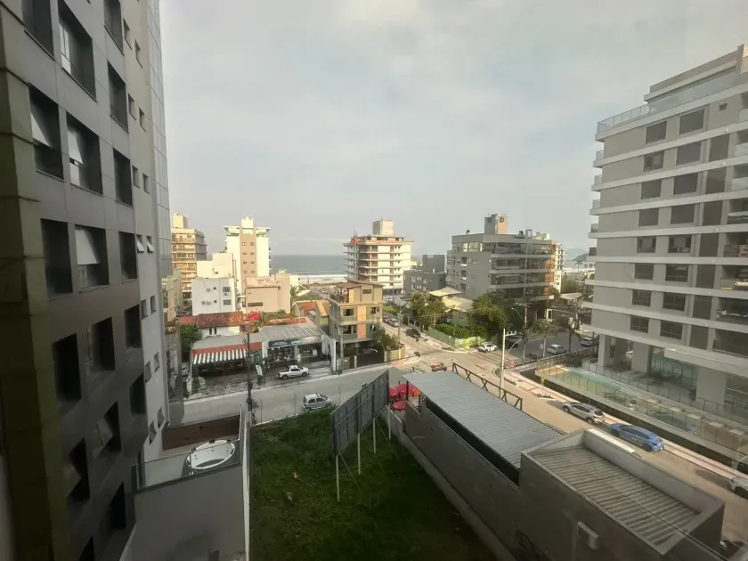 Apartamento semi-mobiliado com 1 suíte,  2 Demi e 2 vagas de garagem na Praia Brava em Itajaí — foto 4