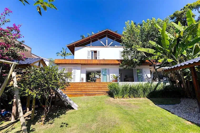 Casa com 3 dormitórios sendo 2 suítes com jardim e piscina Praia de Taquaras, Balneário Camboriú SC — foto 20