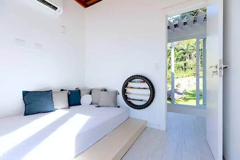 Casa com 3 dormitórios sendo 2 suítes com jardim e piscina Praia de Taquaras, Balneário Camboriú SC — foto 12