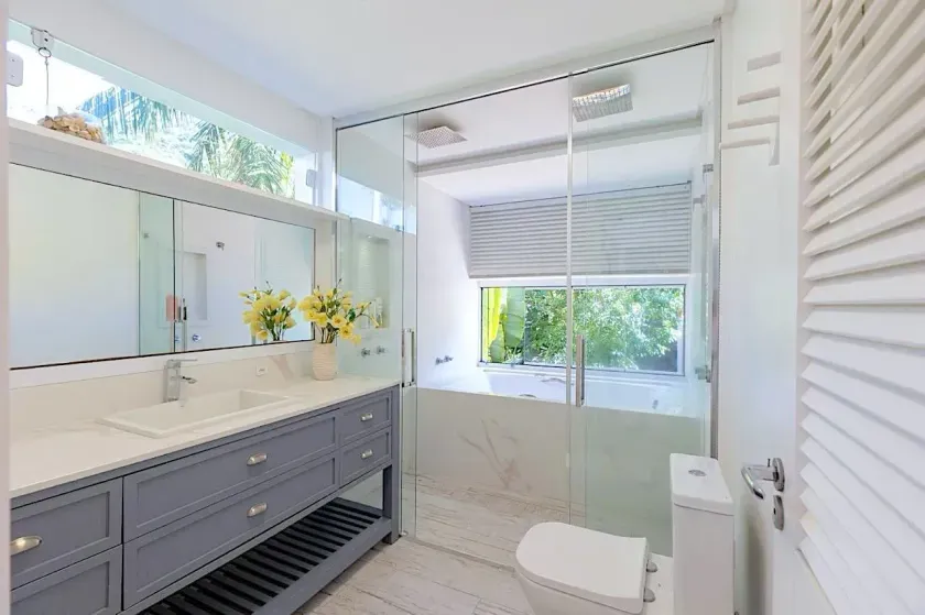 Casa com 3 dormitórios sendo 2 suítes com jardim e piscina Praia de Taquaras, Balneário Camboriú SC — foto 13