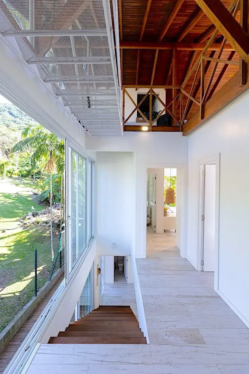 Casa com 3 dormitórios sendo 2 suítes com jardim e piscina Praia de Taquaras, Balneário Camboriú SC — foto 16