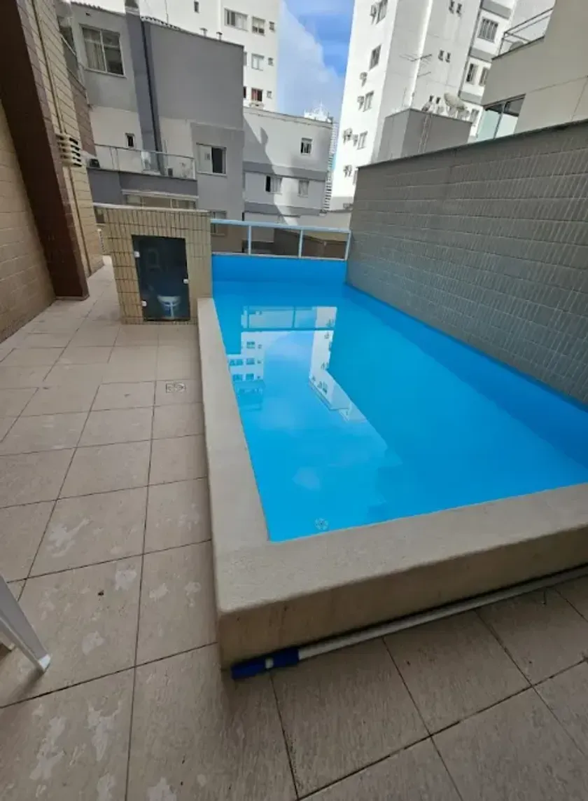 Apartamento quadra mar com 3 dormitórios sendo 1 suíte e 2 vagas de garagem  Balneário Camboriú/SC