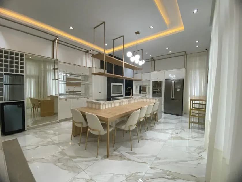 Casa triplex no Condomínio Caledônia