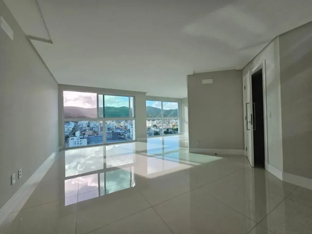 Edifício Falcon Tower
