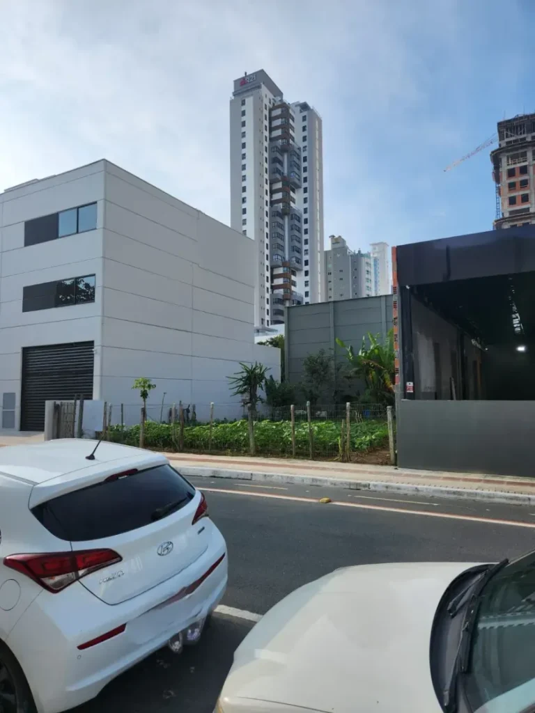 Terreno com 225 m²