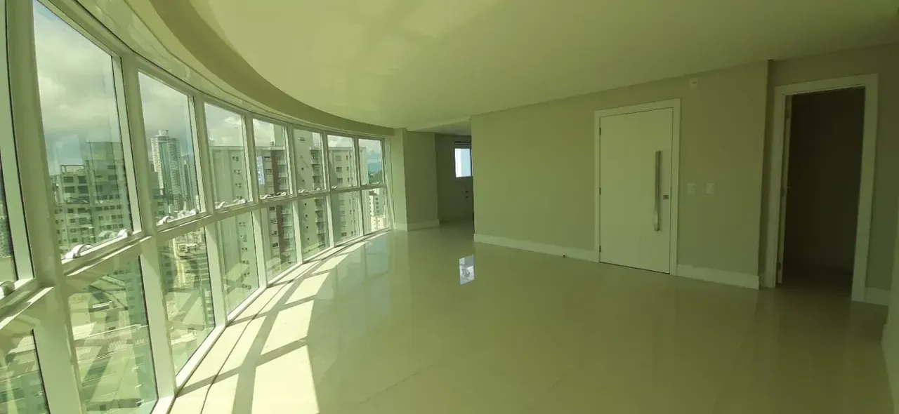 Apartamento com 4 dormitórios sendo 2 suítes e 3 vagas de garagem em Balneário Camboriú/SC — foto 3