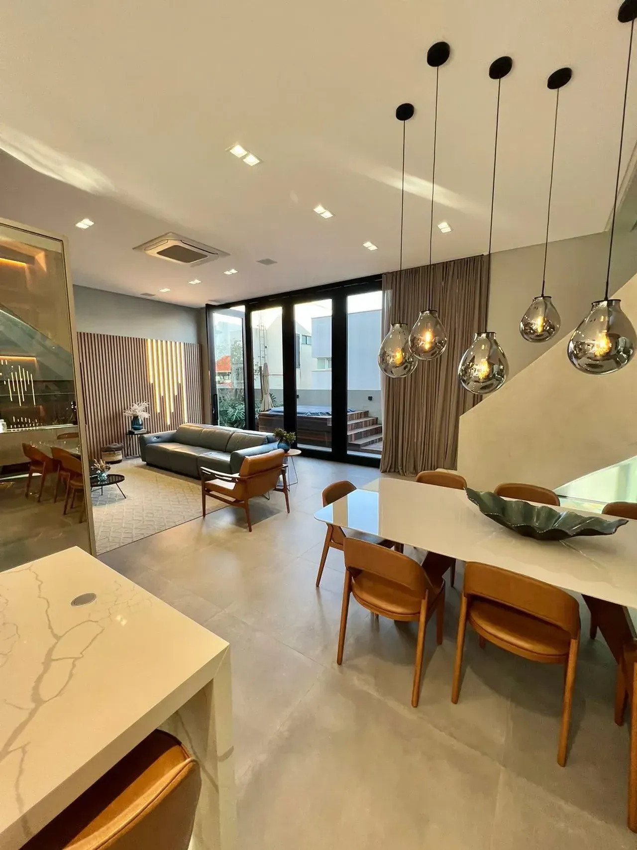 Casa finamente decorada e mobiliada em condomínio fechado com 4 suítes na Av. dos Estados — foto 22