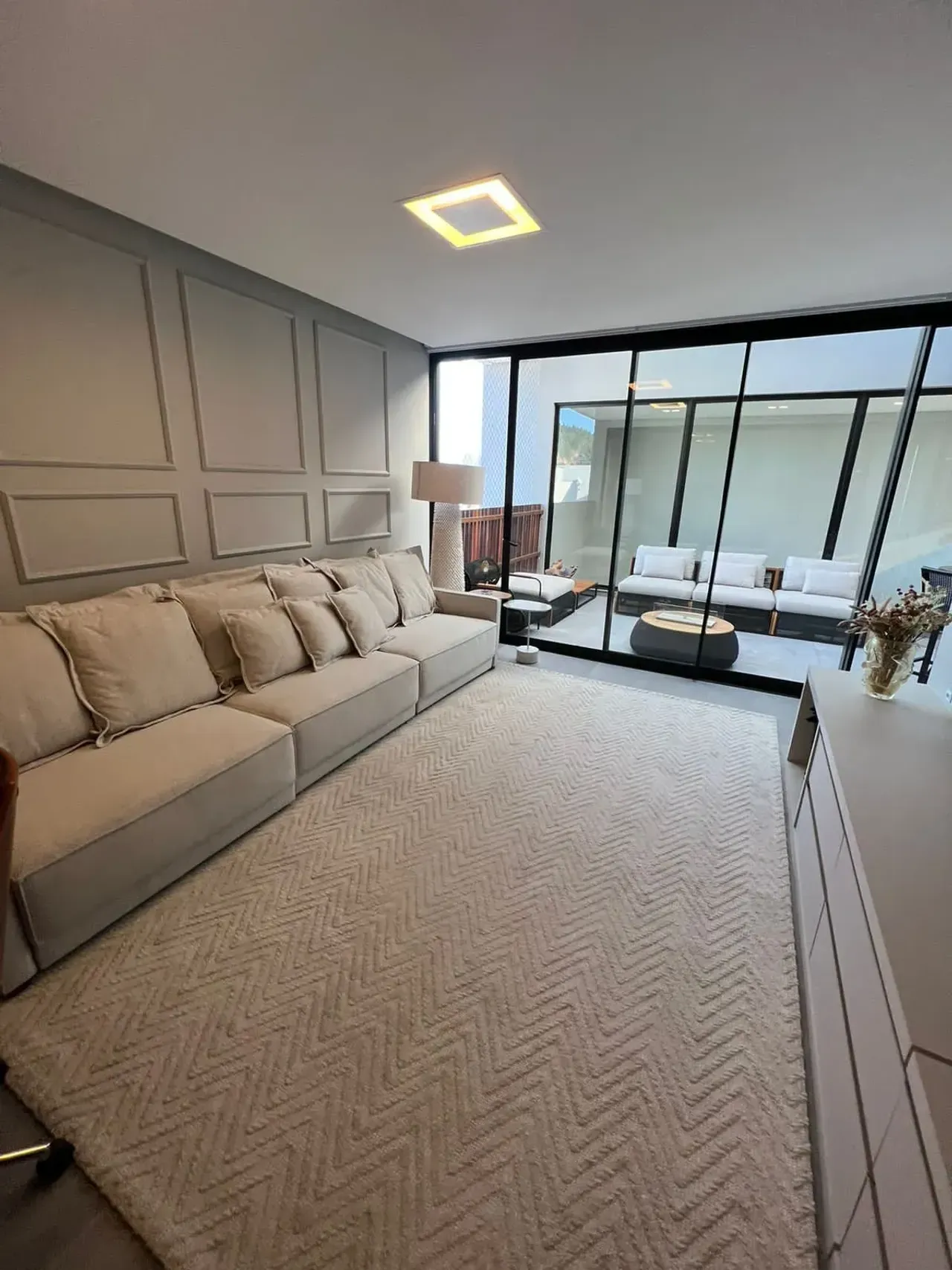 Casa finamente decorada e mobiliada em condomínio fechado com 4 suítes na Av. dos Estados — foto 10