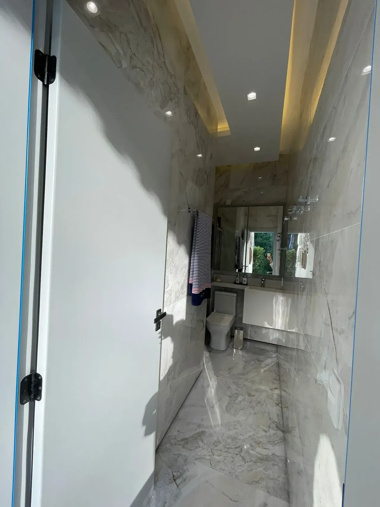 Casa finamente decorada e mobiliada em condomínio fechado com 4 suítes na Av. dos Estados — foto 21