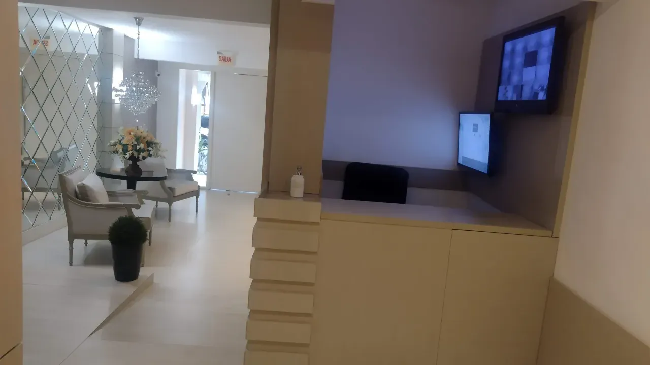 Apartamento com 2 dormitórios sendo 1 suíte e 1 vaga de garagem no Centro de Balneário Camboriú — foto 4