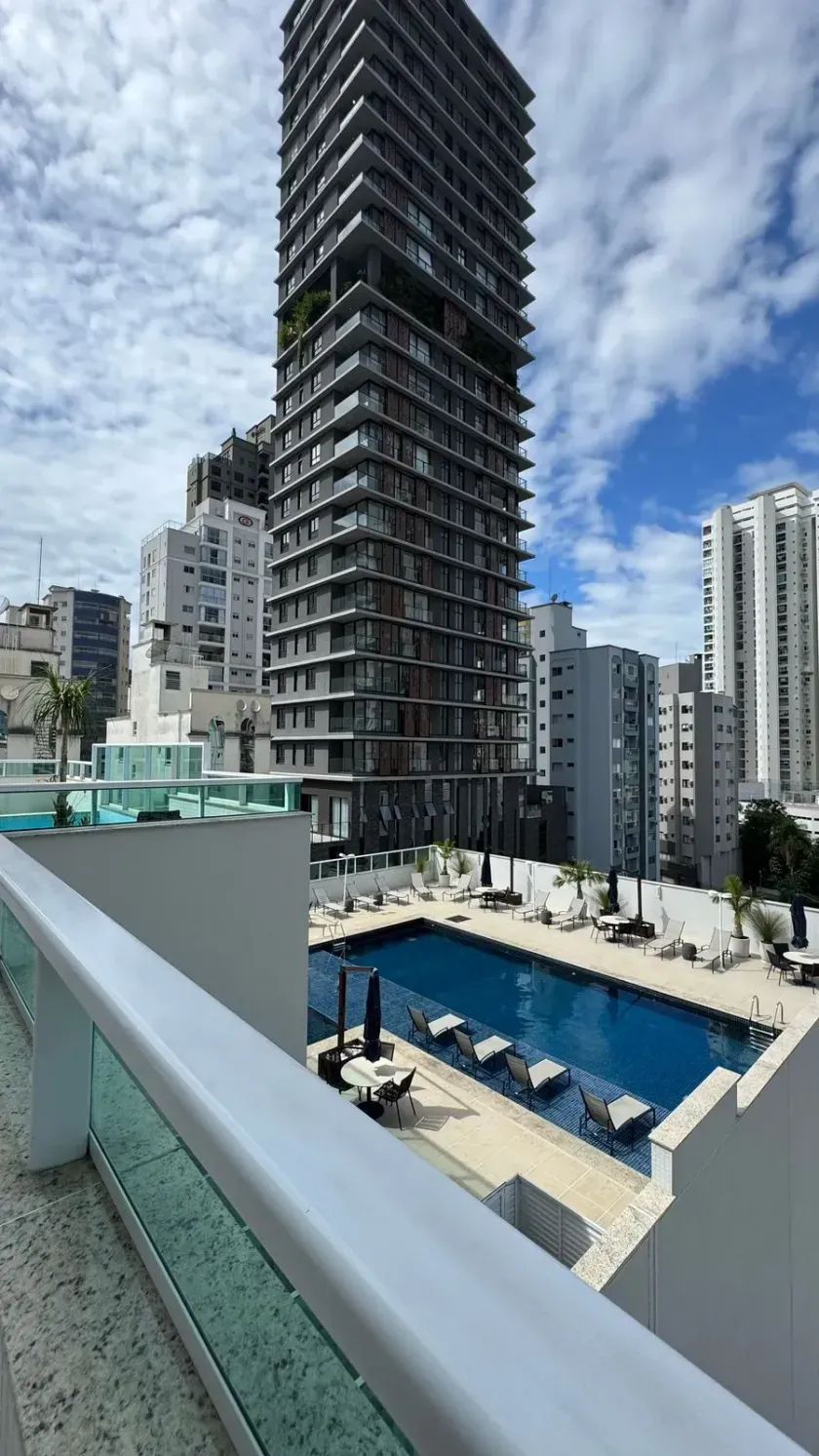 Apartamento com 3 suítes, 2 vagas de garagem no Pioneiros em Balneário Camboriú