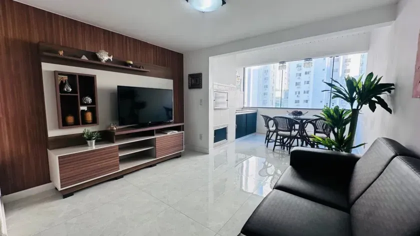Apartamento com 3 dormitórios sendo 1 suíte, 1 vaga na garagem e ampla sacada com churrasqueira — foto 2