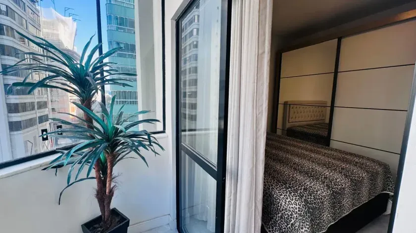 Apartamento com 3 dormitórios sendo 1 suíte, 1 vaga na garagem e ampla sacada com churrasqueira — foto 5
