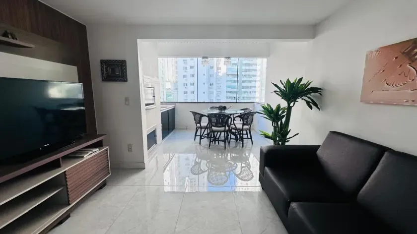 Apartamento com 3 dormitórios sendo 1 suíte, 1 vaga na garagem e ampla sacada com churrasqueira — foto 7