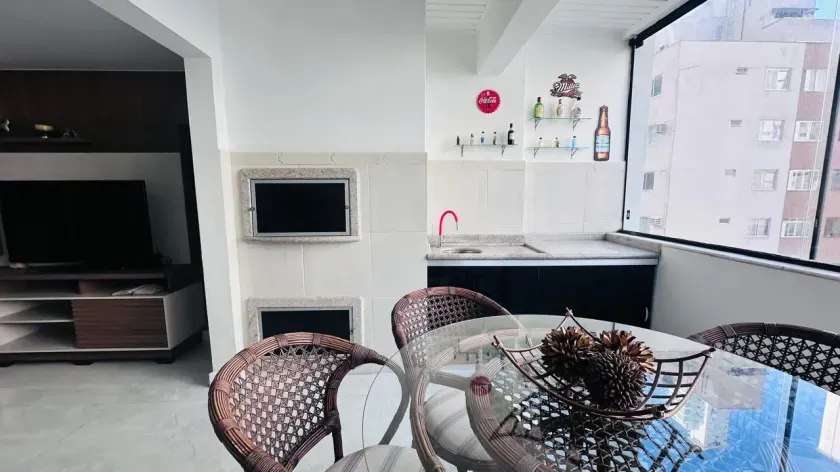 Apartamento com 3 dormitórios sendo 1 suíte, 1 vaga na garagem e ampla sacada com churrasqueira — foto 8