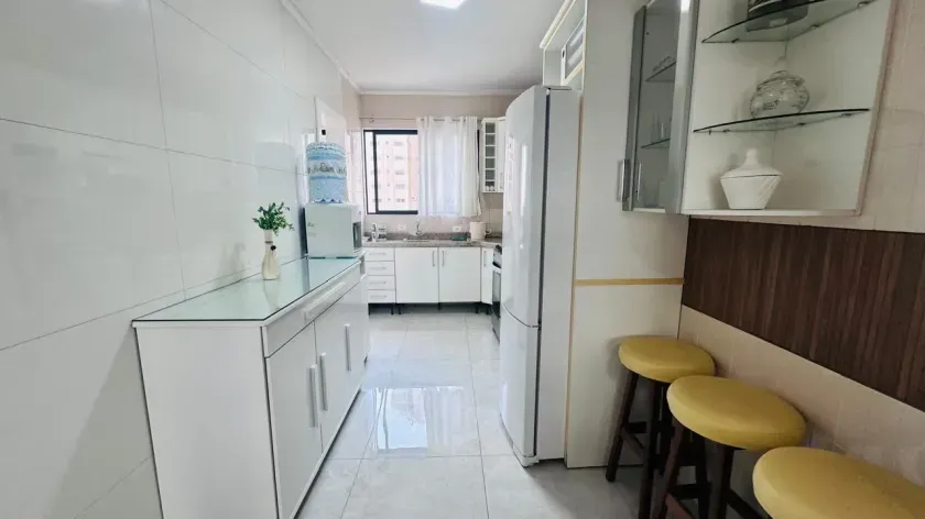 Apartamento com 3 dormitórios sendo 1 suíte, 1 vaga na garagem e ampla sacada com churrasqueira — foto 9