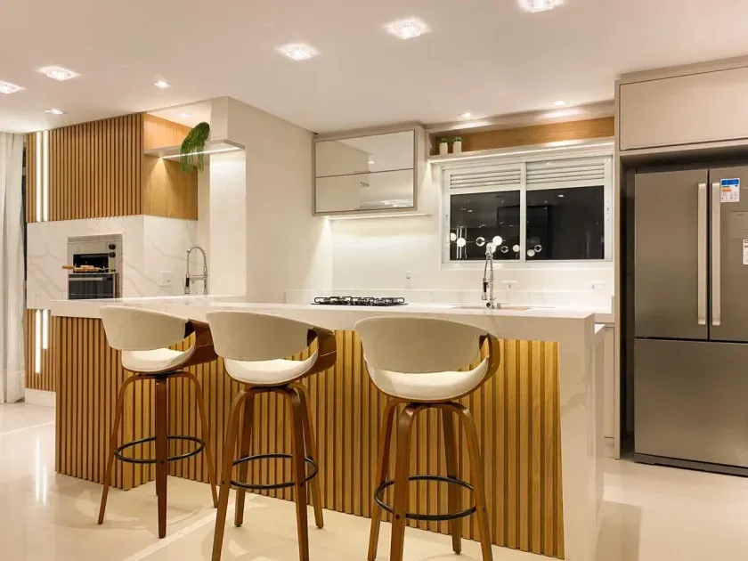 Apartamento mobiliado com 3 suítes e 3 vagas de garagem no Centro de Balneário Camboriú — foto 5