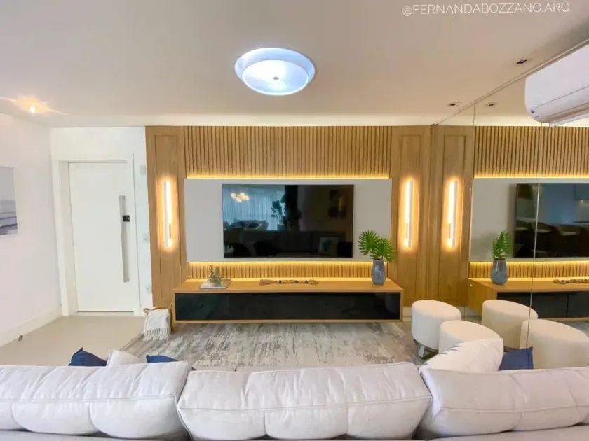 Apartamento mobiliado com 3 suítes e 3 vagas de garagem no Centro de Balneário Camboriú