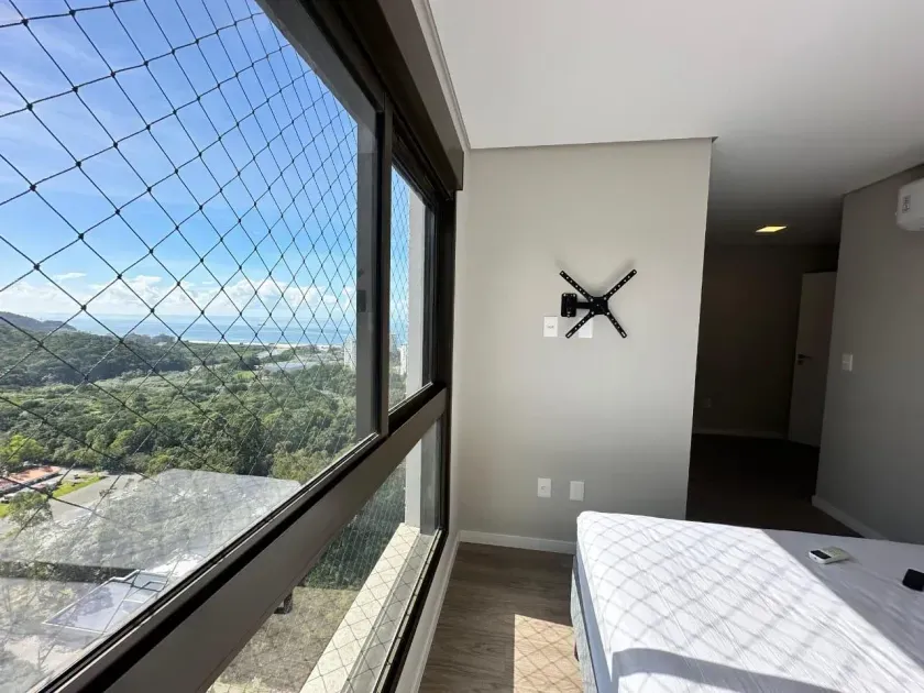Apartamento mobiliado com 3 dormitórios sendo 1 suíte e 2 vagas de garagem na Praia Brava - Itajaí — foto 2