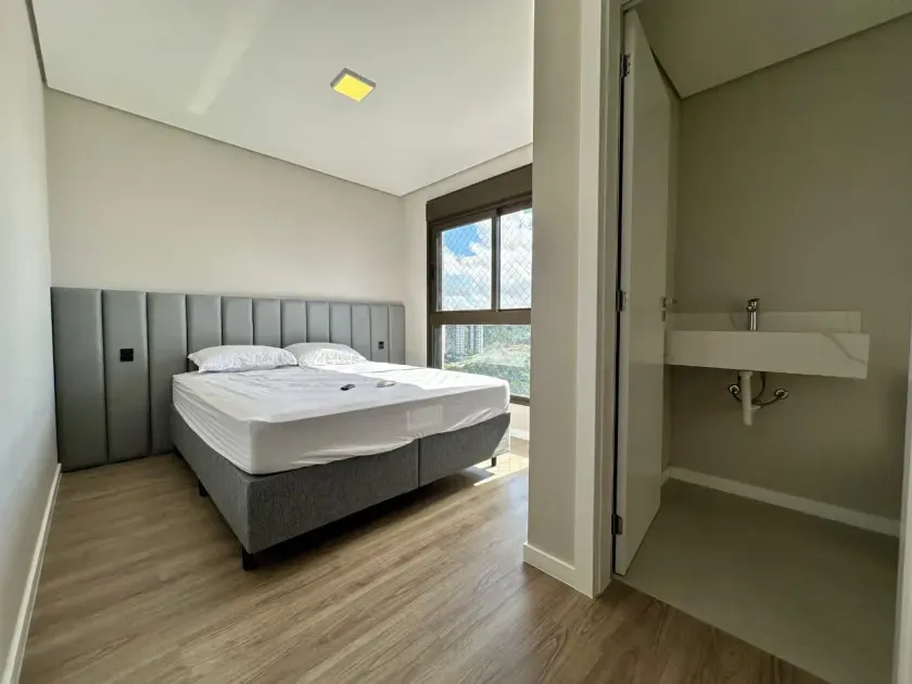 Apartamento mobiliado com 3 dormitórios sendo 1 suíte e 2 vagas de garagem na Praia Brava - Itajaí — foto 13