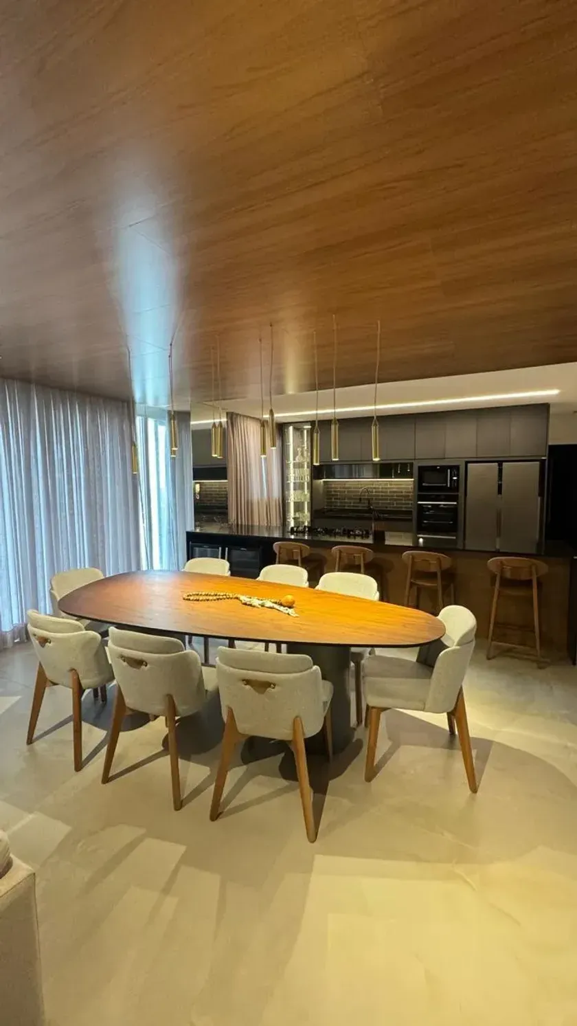 Apartamento com 3 suítes e 3 vagas de garagem na Praia Brava Itajaí