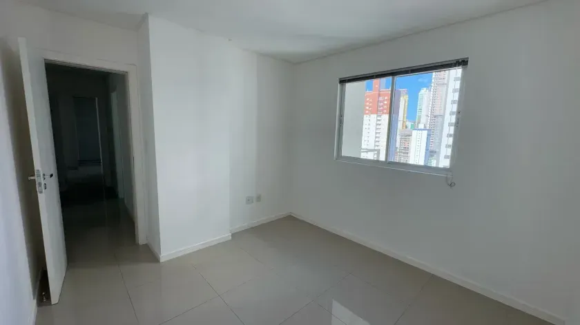 Apartamento com 3 dormitórios sendo 1 suíte quadra mar em Balneário Camboriú