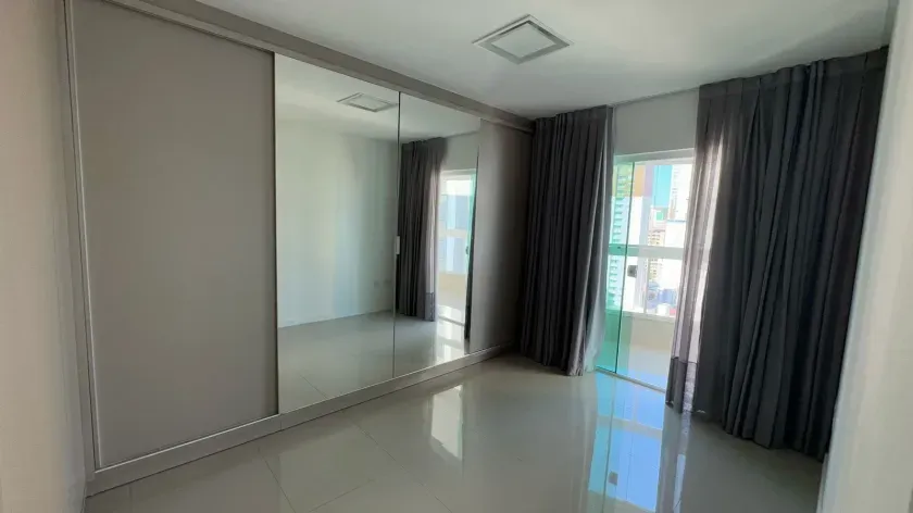 Apartamento com 3 dormitórios sendo 1 suíte quadra mar em Balneário Camboriú — foto 2