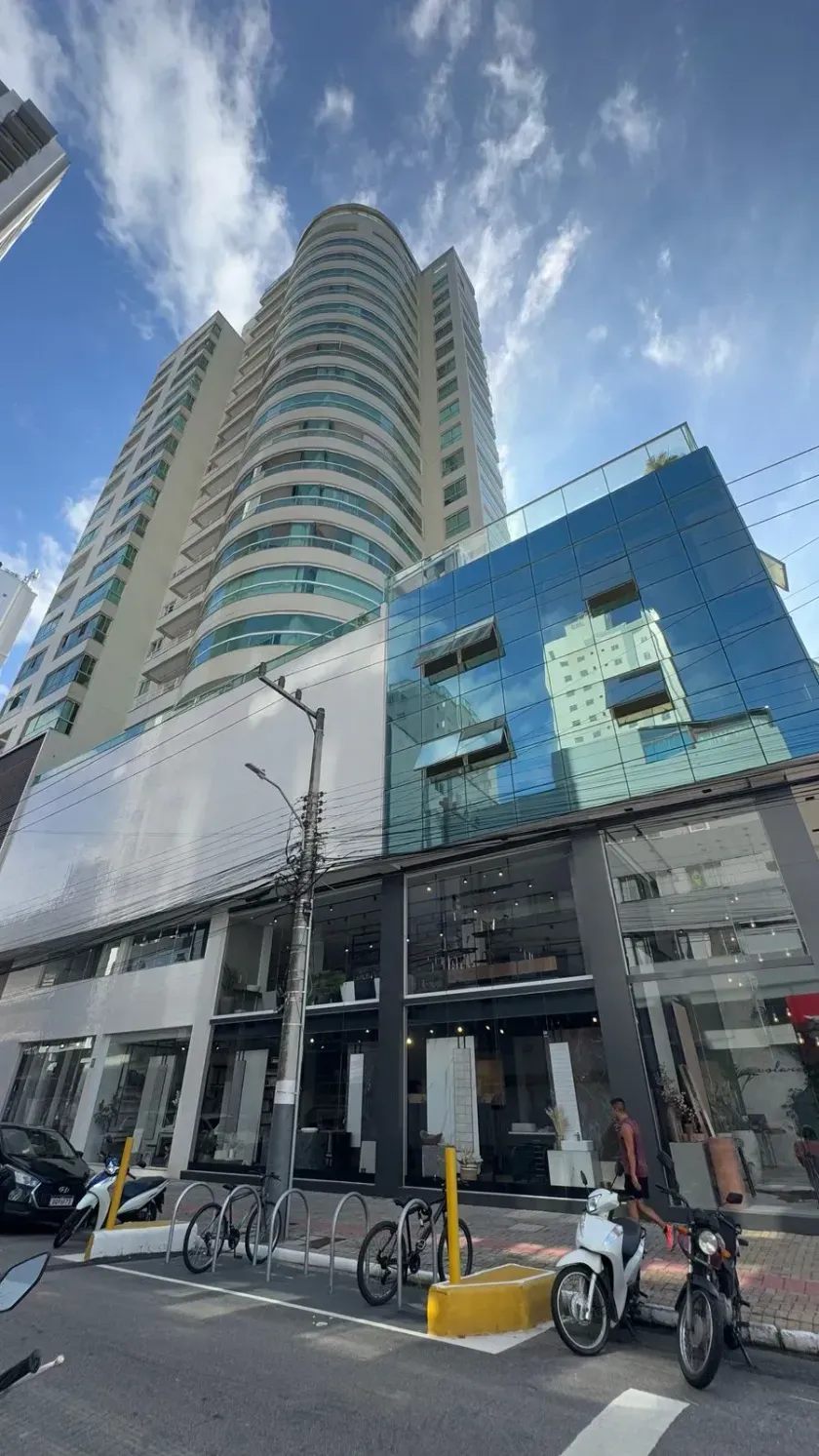 Apartamento com 3 dormitórios sendo 1 suíte quadra mar em Balneário Camboriú — foto 21