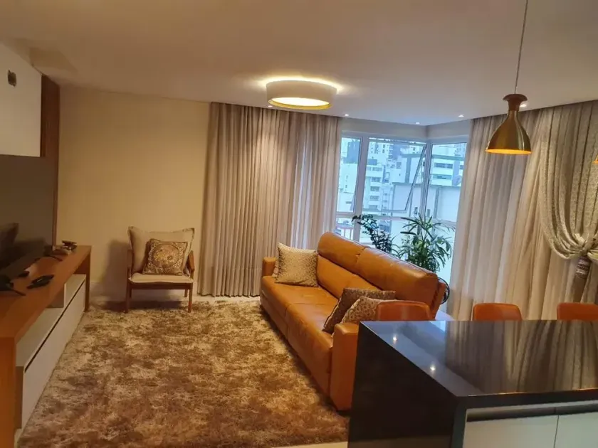 Apartamento mobiliado com 3 suítes e 2 vagas no Centro de Balneario Camboriu- SC