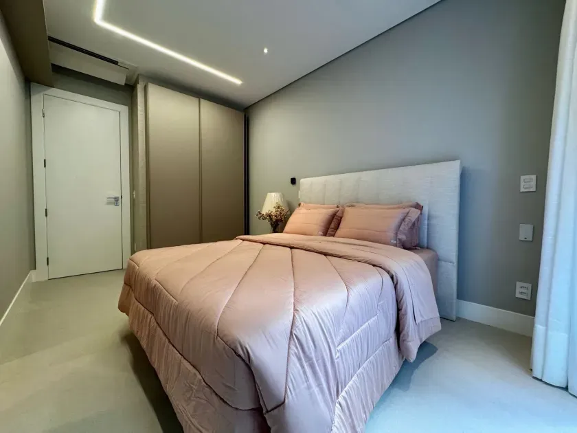 Apartamento com 4 suítes e 3 vagas de garagem na Praia Brava - Itajaí — foto 8