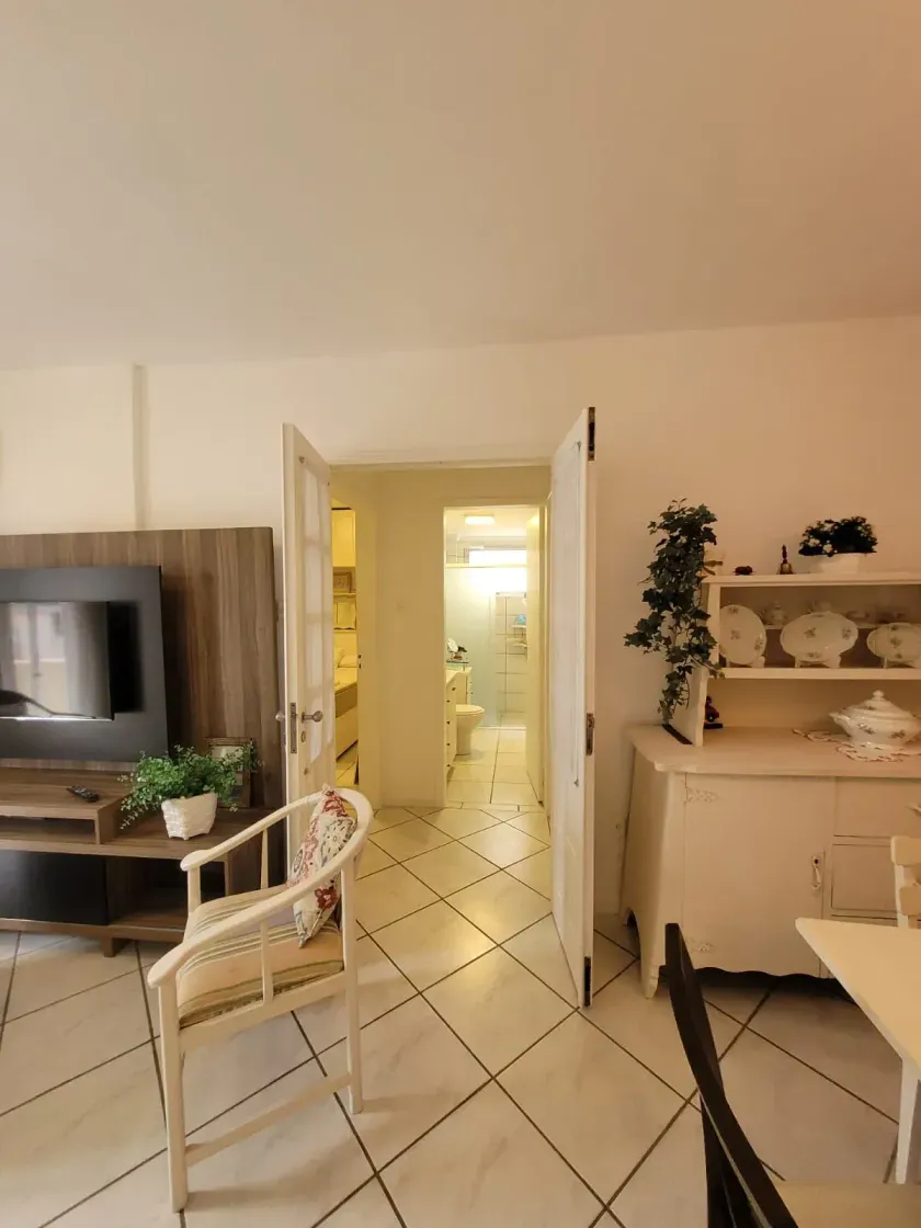 Apartamento quadra mar mobiliado com 2 dormitórios sendo 1 suíte e 1 vaga em Balneário Camboriú — foto 3
