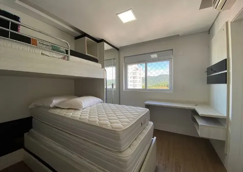 Apartamento mobiliado com 3 suítes e 3 vagas de garagem na Barra Norte em Balneário Camboriú