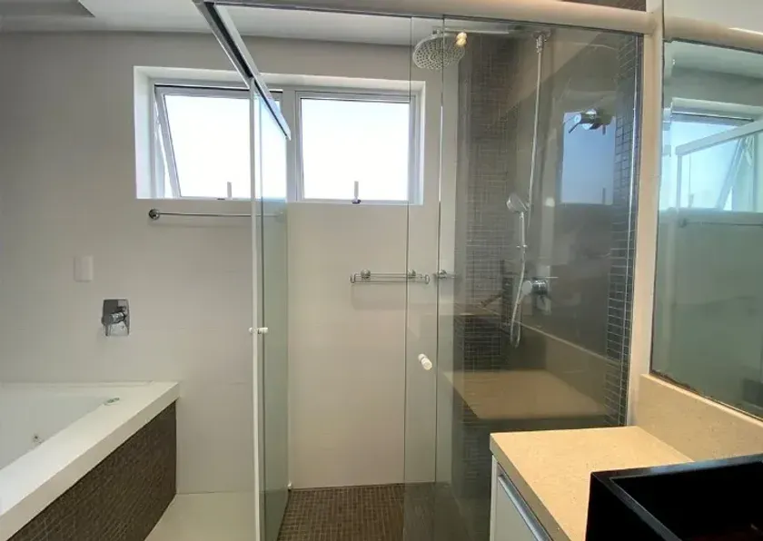 Apartamento mobiliado com 3 suítes e 3 vagas de garagem na Barra Norte em Balneário Camboriú — foto 5