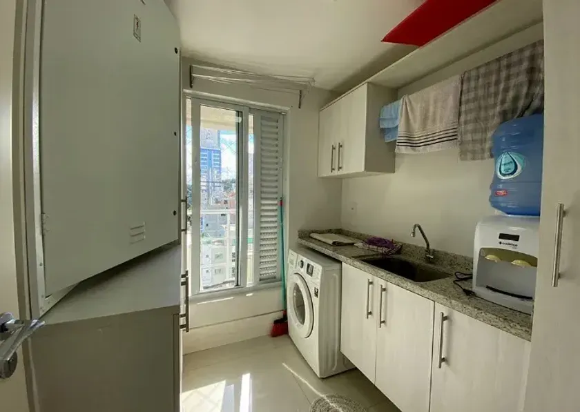 Apartamento mobiliado com 3 suítes e 3 vagas de garagem na Barra Norte em Balneário Camboriú — foto 8