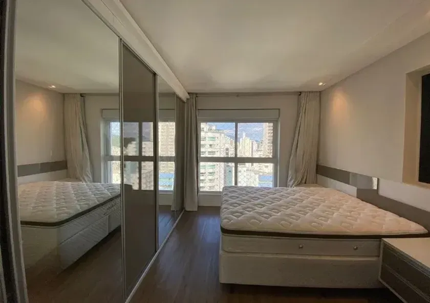Apartamento mobiliado com 3 suítes e 3 vagas de garagem na Barra Norte em Balneário Camboriú — foto 9