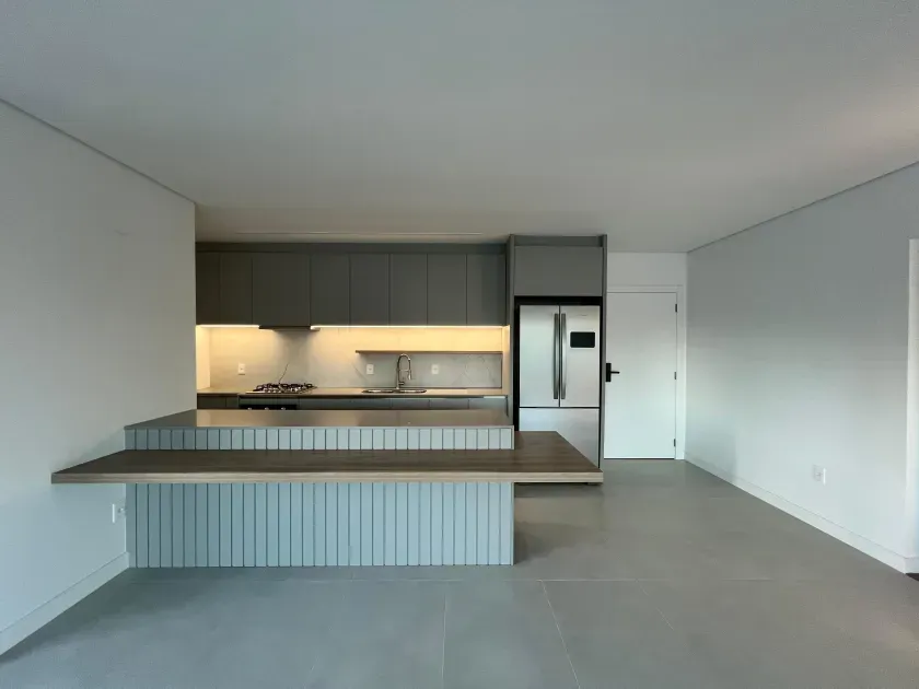 Apartamento com 3 suítes e 2 vagas de garagem na Praia Brava - Itajaí — foto 2