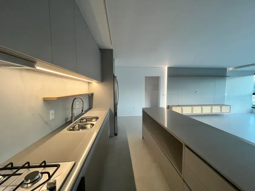 Apartamento com 3 suítes e 2 vagas de garagem na Praia Brava - Itajaí — foto 4