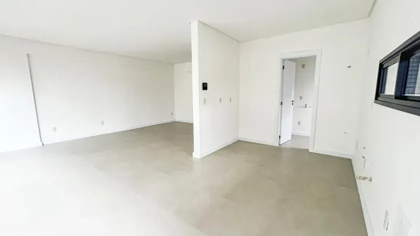 Apartamento com 3 dormitórios sendo 1 suíte e 2 vagas de garagem no Centro de Balneário Camboriú