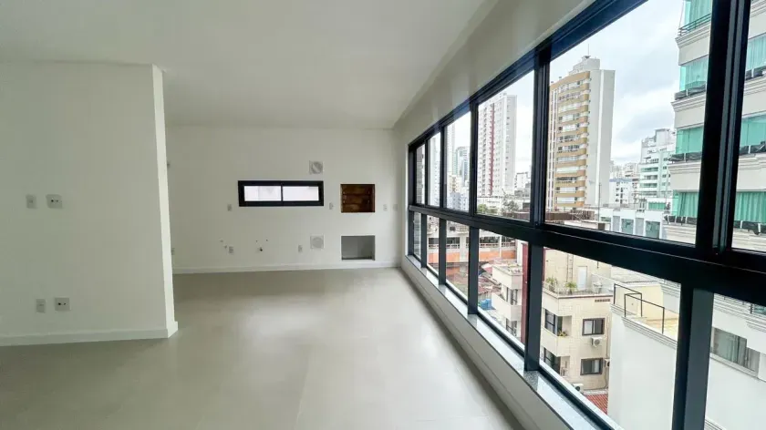 Apartamento com 3 dormitórios sendo 1 suíte e 2 vagas de garagem no Centro de Balneário Camboriú — foto 3