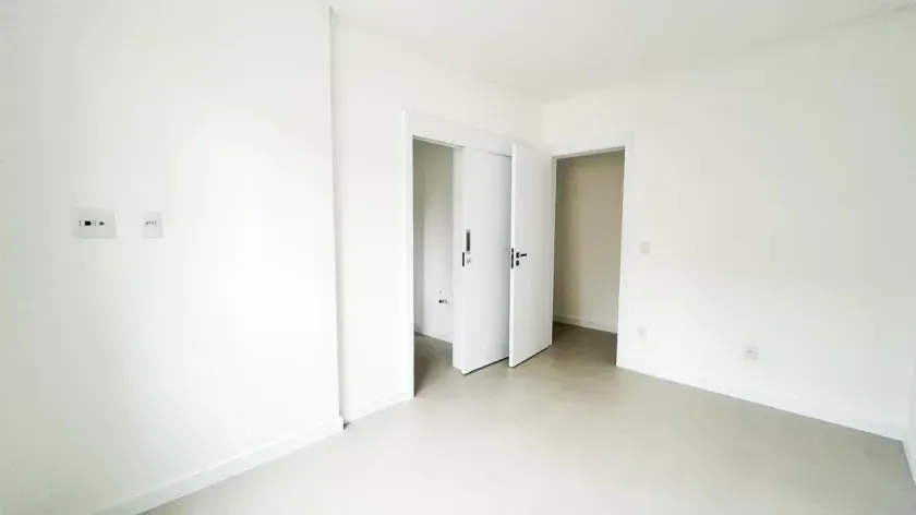Apartamento com 3 dormitórios sendo 1 suíte e 2 vagas de garagem no Centro de Balneário Camboriú — foto 9