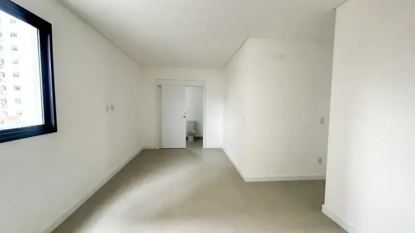 Apartamento com 3 dormitórios sendo 1 suíte e 2 vagas de garagem no Centro de Balneário Camboriú — foto 12