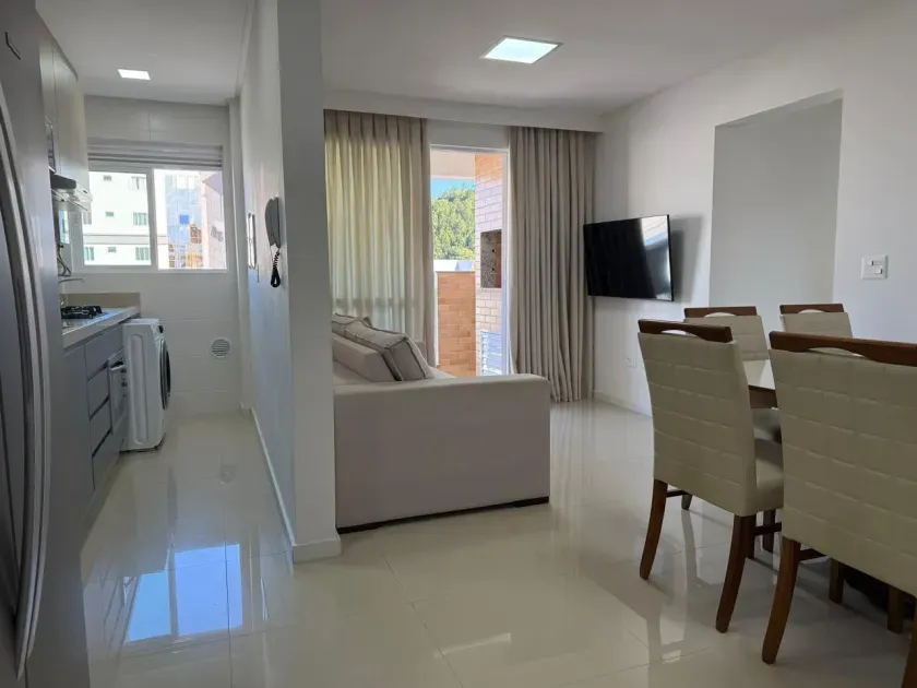Apartamento mobiliado com 2 dormitórios sendo 1 suíte e 1 vaga de garagem em Balneário Camboriú — foto 4